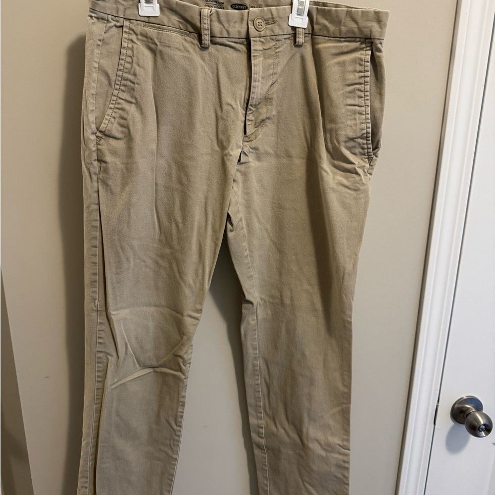 Old Navy Men’s Size 32 Classic Khaki Chinos (Ultimate Slim)